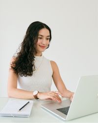 woman writing notes down in calendar agenda